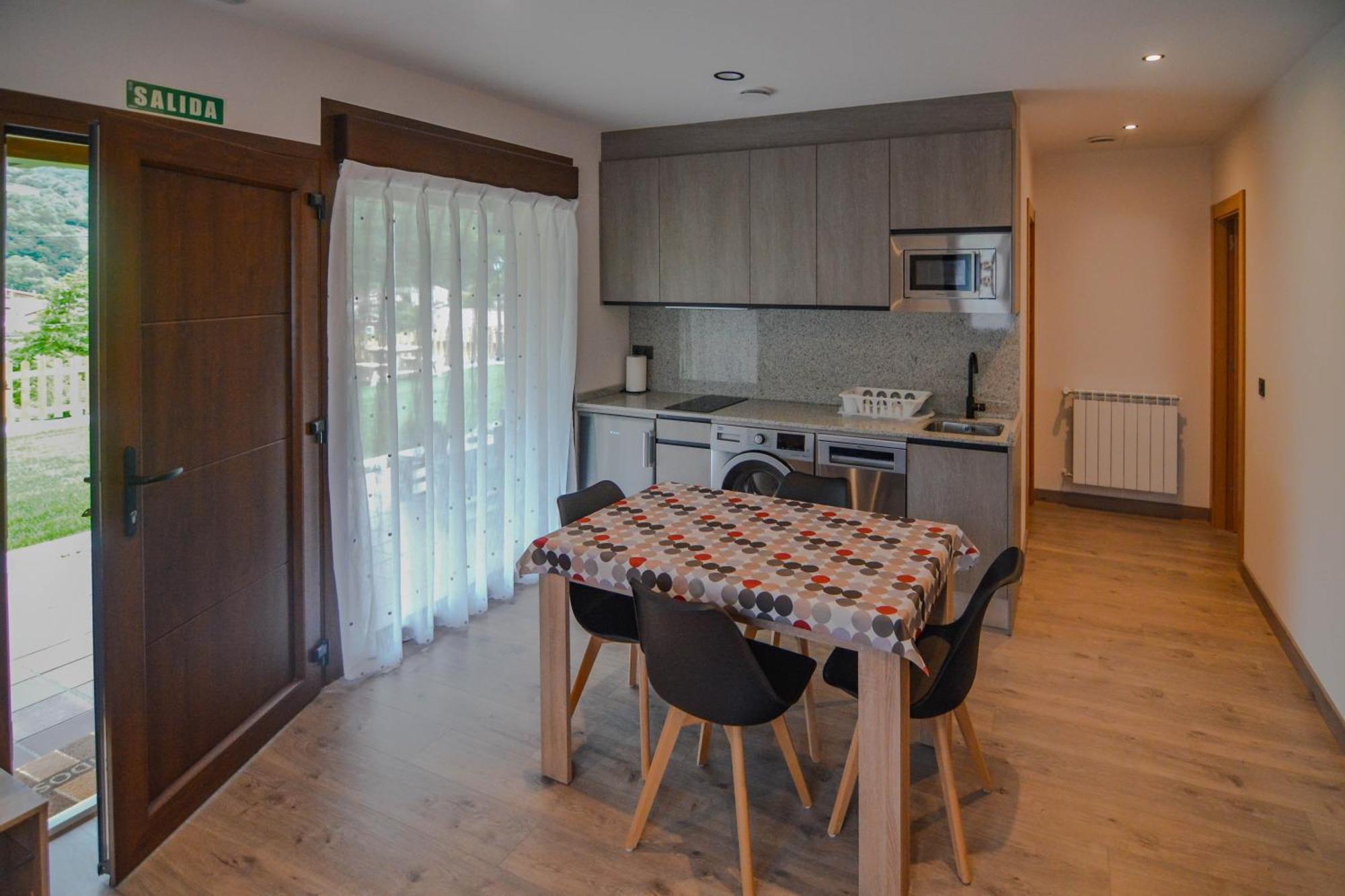 Apartamentos Fuente La Pipa Avín Eksteriør billede